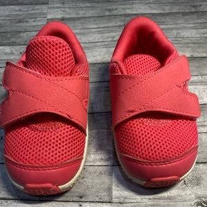 Toddler girl Adidas pink sneaker, Velcro closure, size 4
